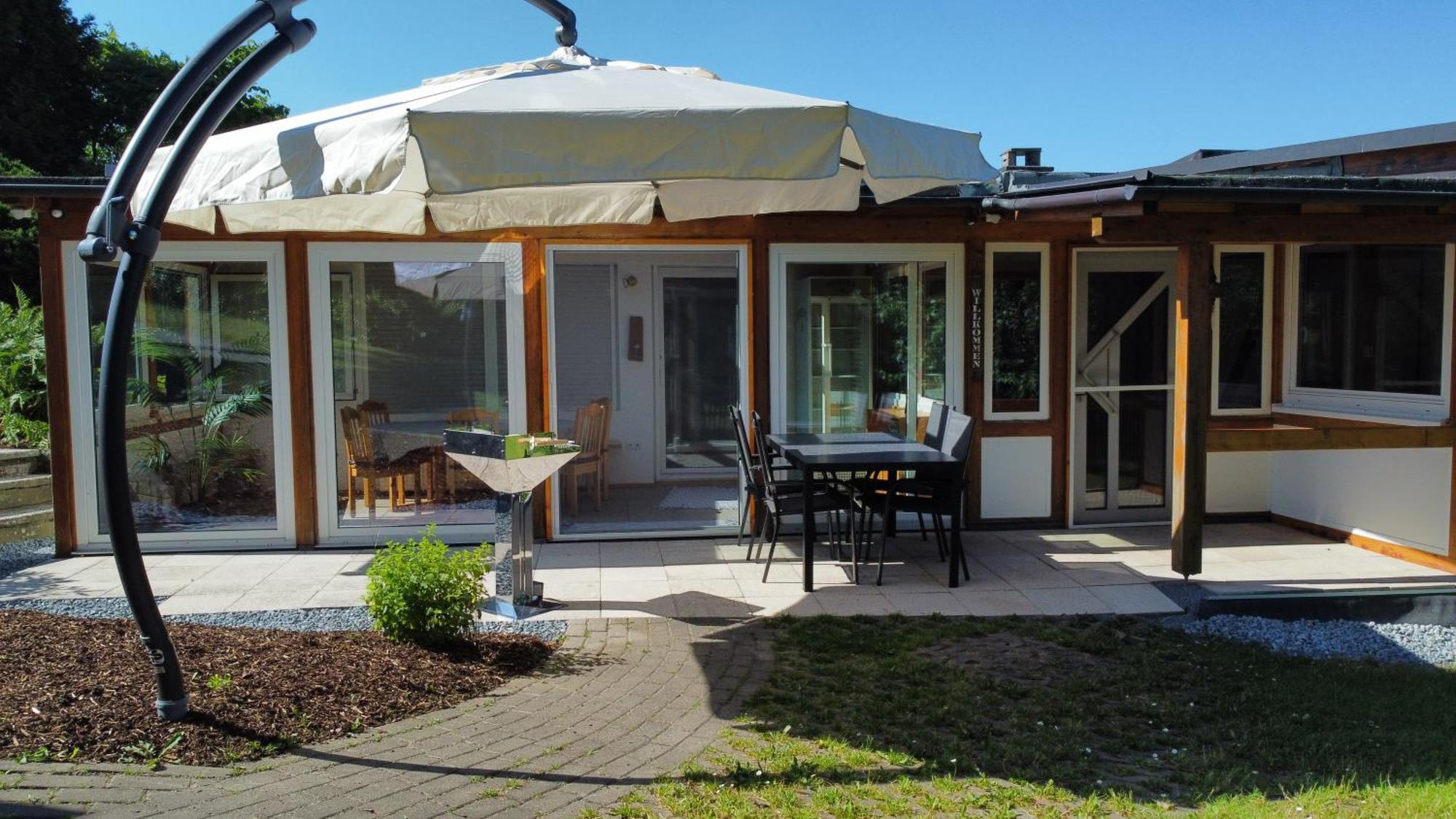 Ferienhaus Berghausen Am Hennesee 梅舍德 外观 照片